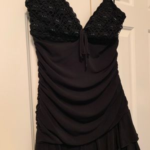 Perfect LBD, very flattering dress!
